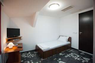 Отель Hotel Safta Residence Крайова Классический двухместный номер с 2 отдельными кроватями-4