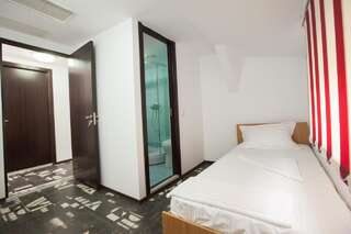 Отель Hotel Safta Residence Крайова Классический двухместный номер с 2 отдельными кроватями-5