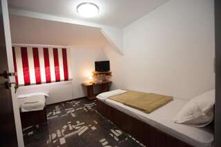Отель Hotel Safta Residence Крайова Классический двухместный номер с 2 отдельными кроватями-10