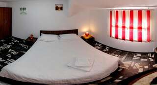 Отель Hotel Safta Residence Крайова Классический двухместный номер с 1 кроватью и душем-1